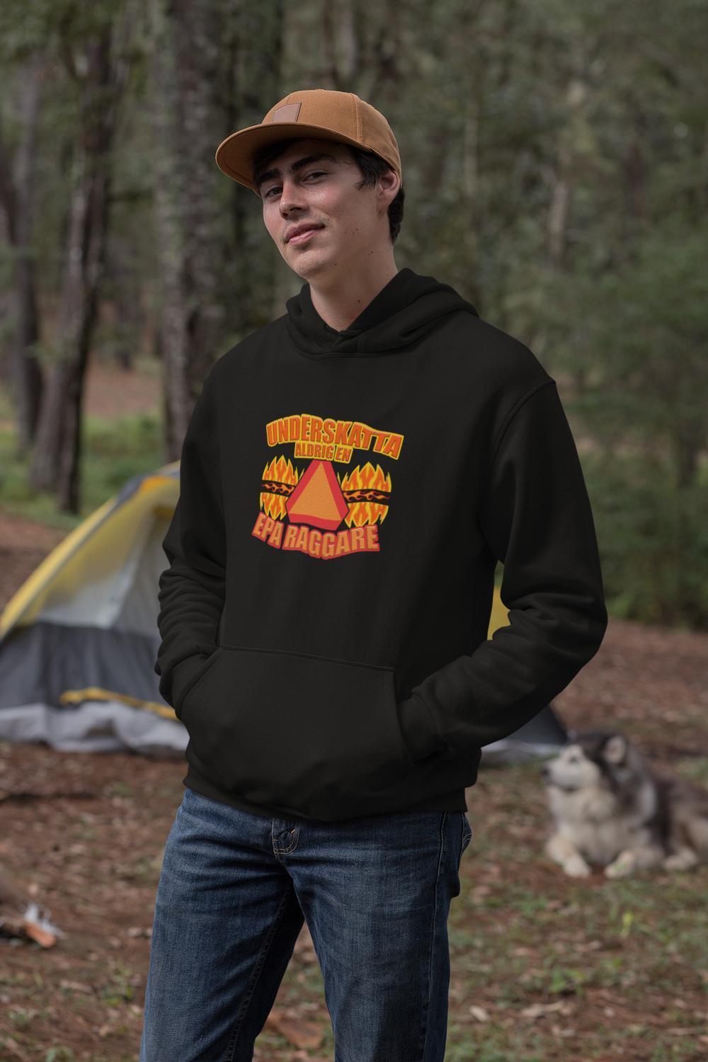 Underskatta aldrig en epa raggare Eld svart huvtröja hoodie - Highstreet.se