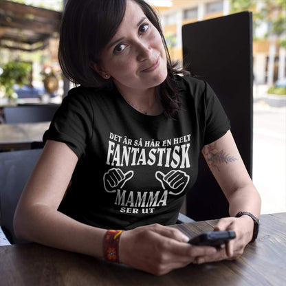 Mamma T-shirt  - Det är så här en helt fantastisk Mamma ser ut - Highstreet.se