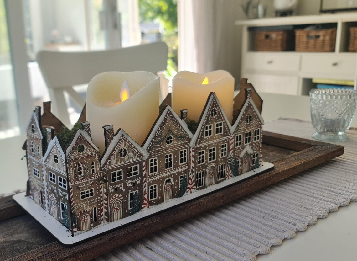 Pepparkakshus bordsdekoration med led ljus