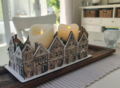 Pepparkakshus bordsdekoration med led ljus