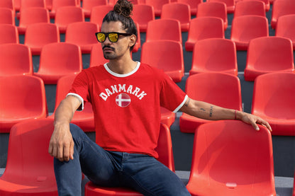 Röd tipped T-shirt med danmark supporter tryck ringer tröja