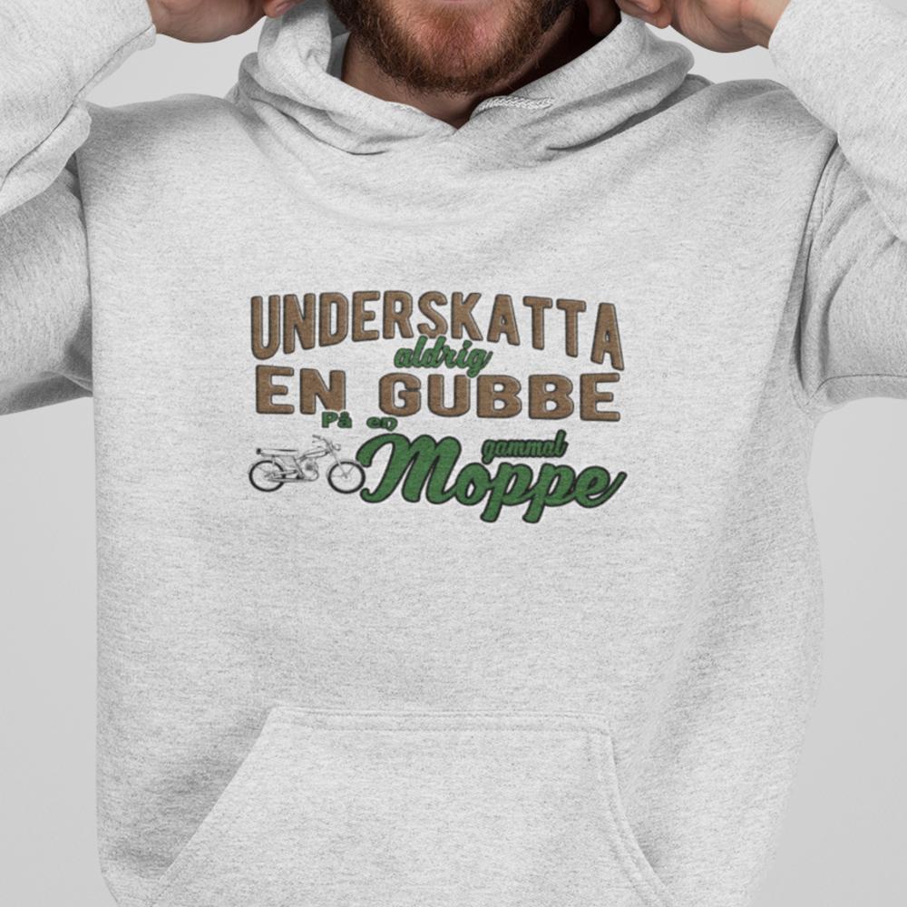 Underskatta aldrig en gubbe på en gammal moppe - grå huvtröja