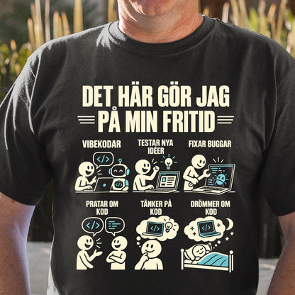 Vibekodning T-shirt - På min fritid - Present till vibe coding-entusiast