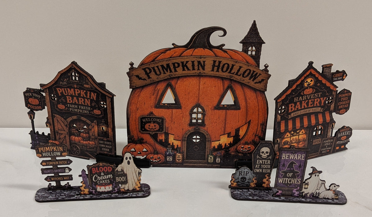 Pumpkin Hollow – Halloweenby med LED-fönster | Story Street Collection – 9 delar
