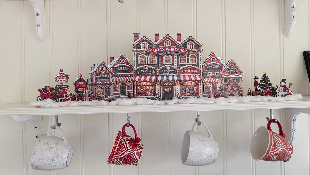 Santa’s Workshop julby – LED-förberedd tomteverkstad, upp till 72 cm
