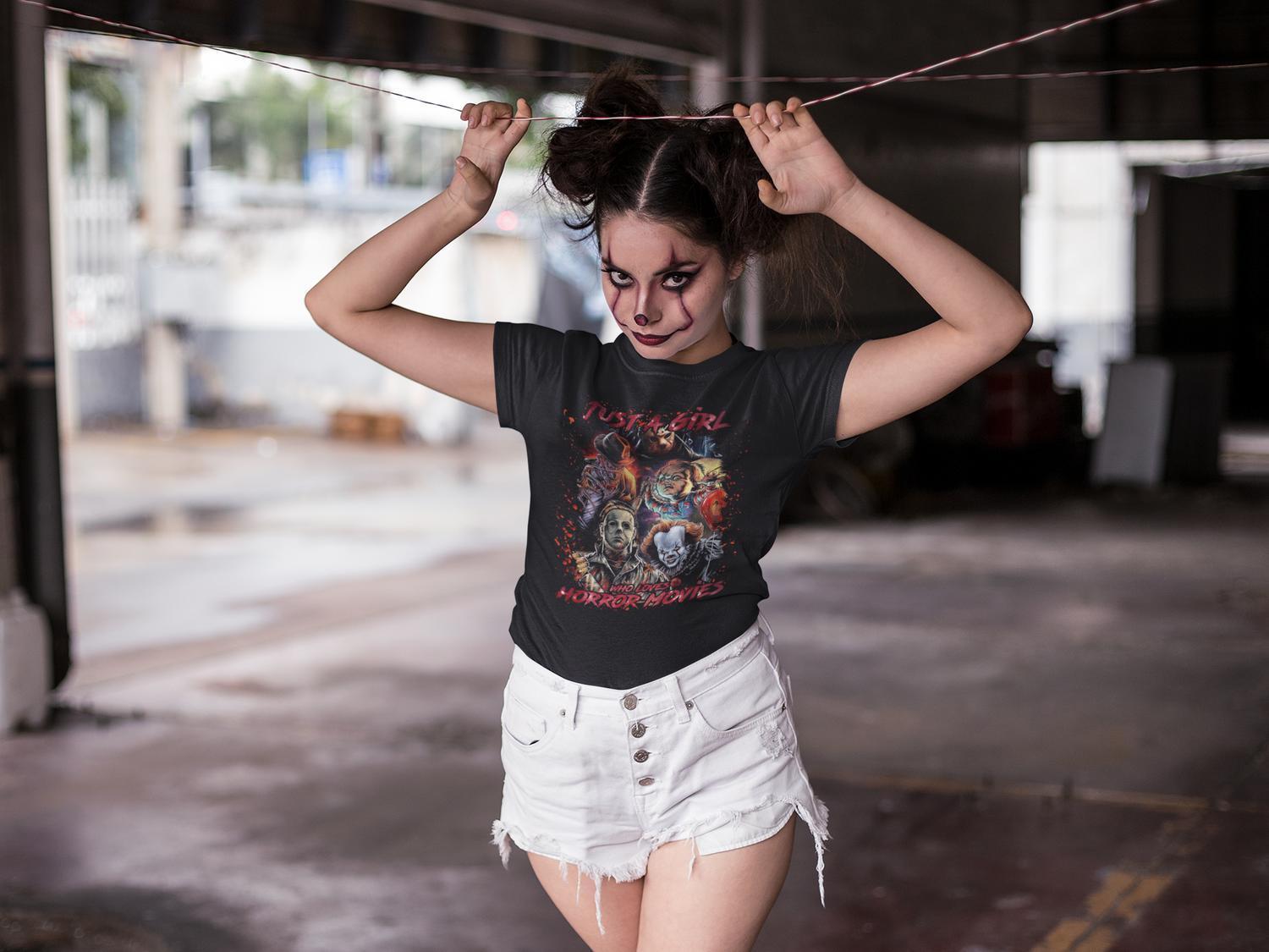 Horror film dam t-shirt - Just a girl that loves horror movies - Highstreet.se