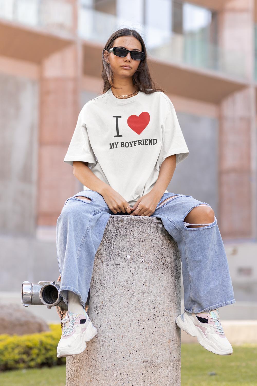 I love my boyfriend eller girlfriend t-shirt tryck unisex - Highstreet.se