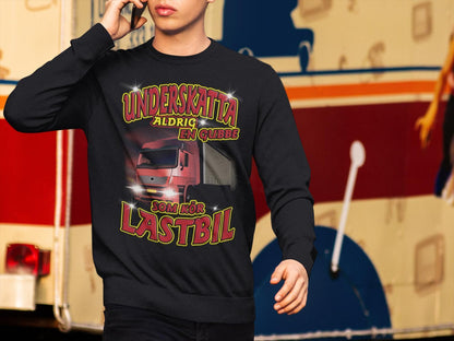 Lastbil Sweatshirt - Underskatta aldrig en gubbe Sweatshirt - Highstreet.se