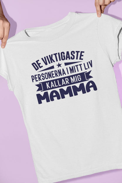 Mamma T-shirt Viktigaste personerna i mitt liv kallar mig mamma - Highstreet.se