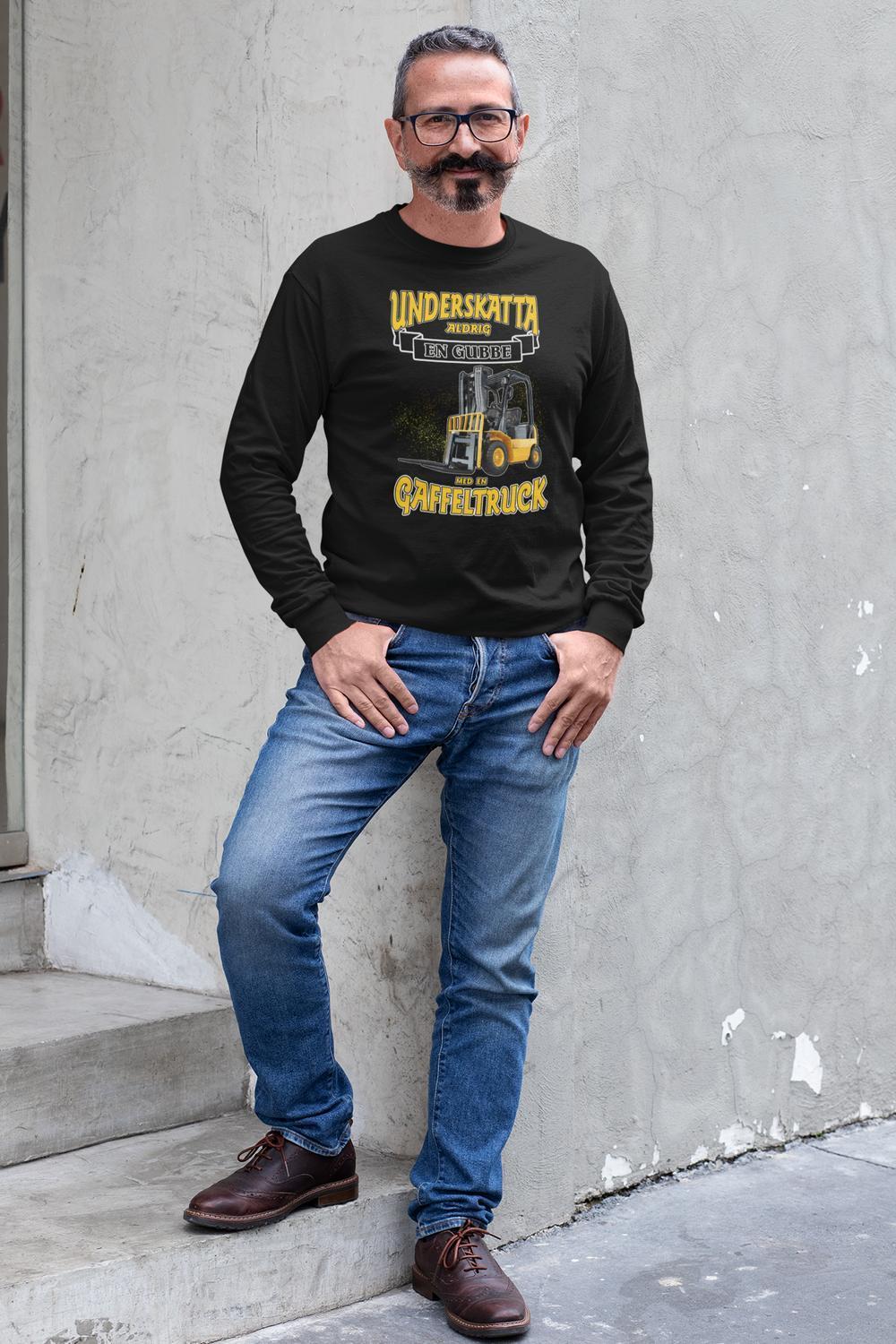 Splash gaffeltruck Sweatshirt - Underskatta aldrig gubbe svart - Highstreet.se