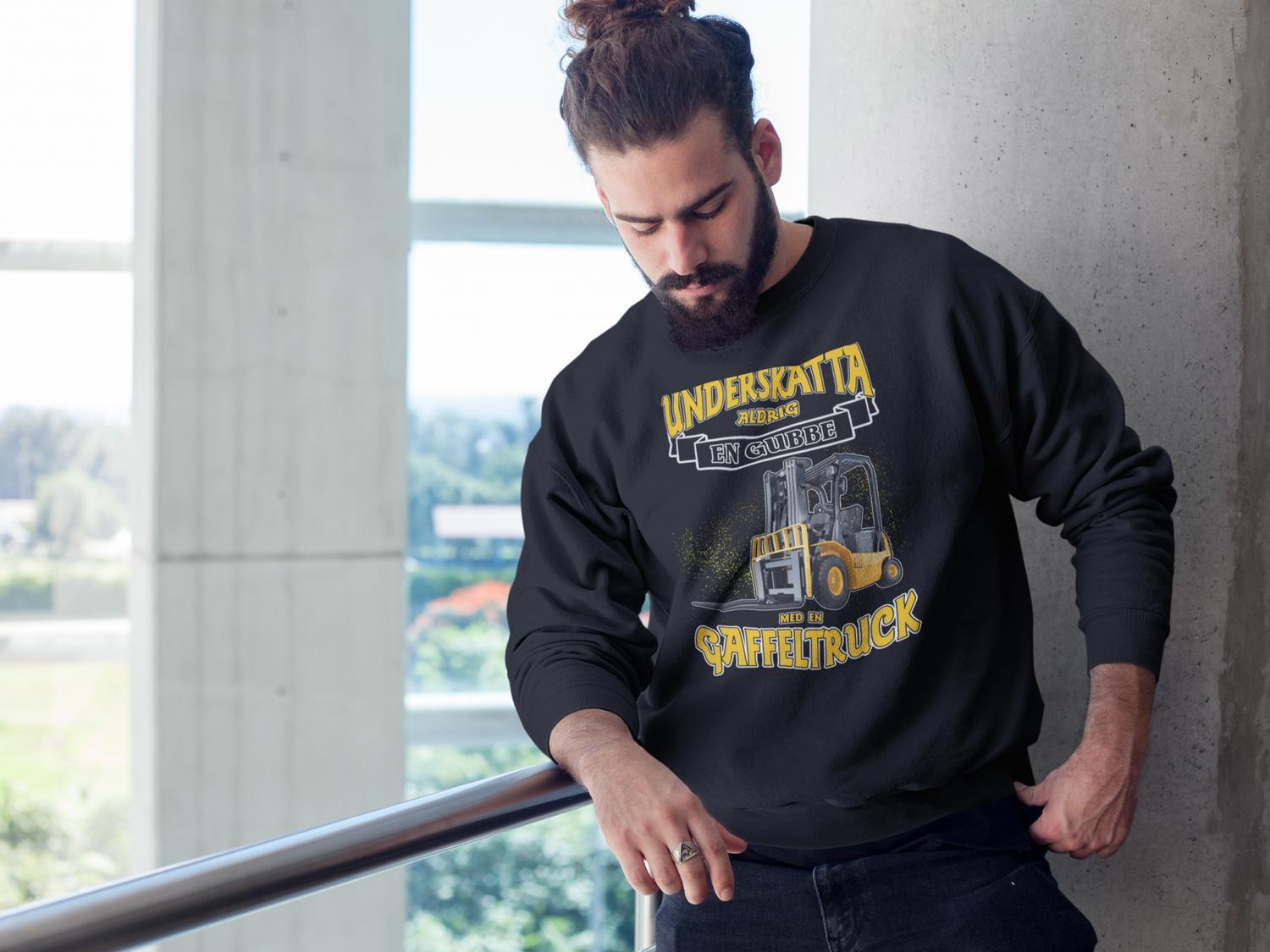 Splash gaffeltruck Sweatshirt - Underskatta aldrig gubbe svart - Highstreet.se