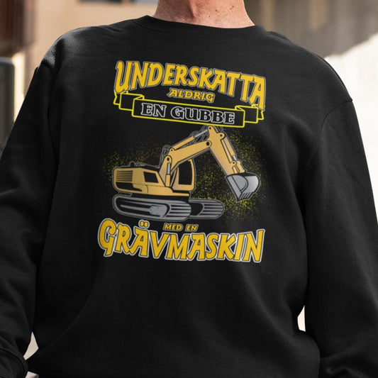 Splash grävmaskin Sweatshirt - Underskatta aldrig gubbe svart - Highstreet.se