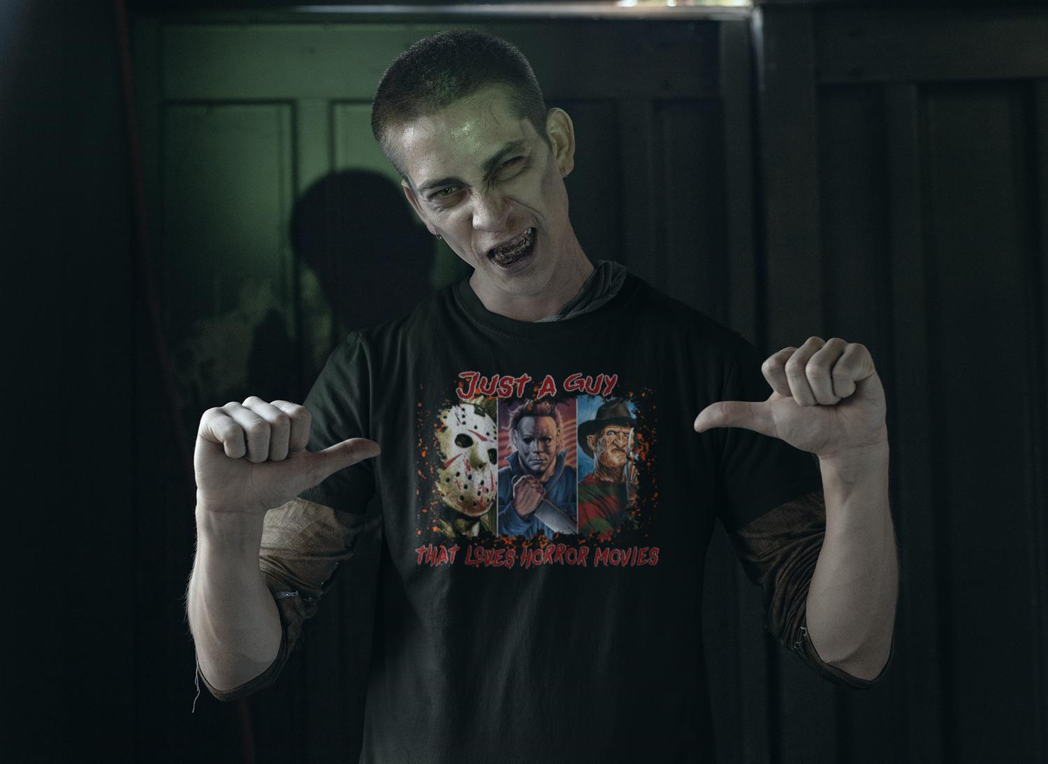 Svart T-shirt Just a guy who loves horror skräckfilm halloween - Highstreet.se