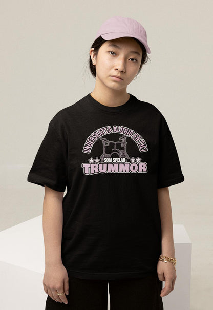 Svart - T-shirt -  Underskatta aldrig en tjej som spelar trummor