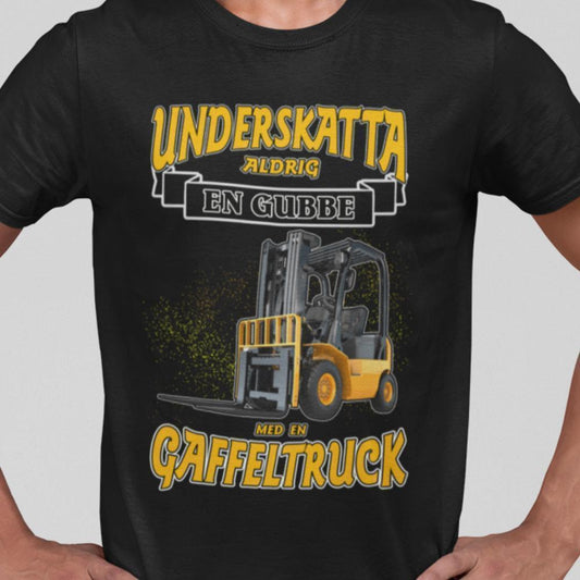 Svart T-shirt underskatta aldrig en gubbe med en gaffeltruck - Highstreet.se