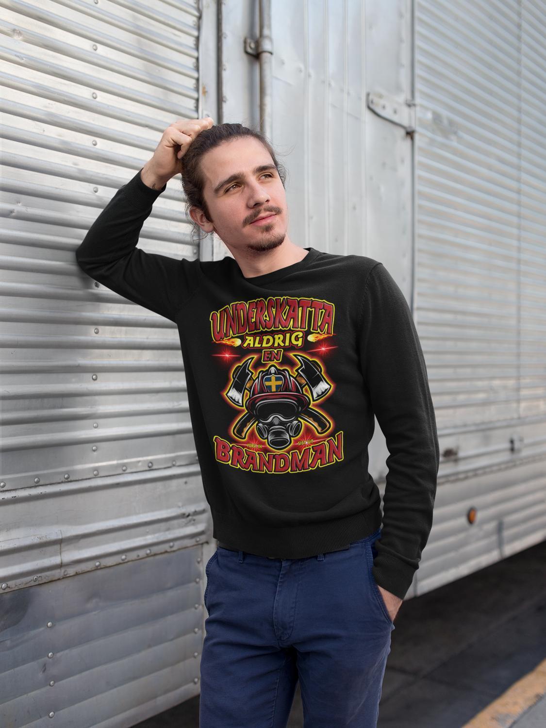 Underskatta aldrig en brandman Sweatshirt svart A3