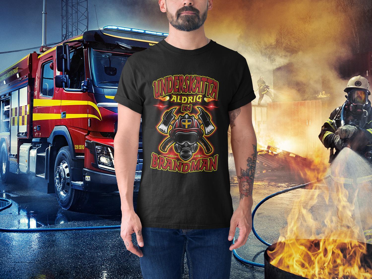 Underskatta aldrig en brandman T-shirt svart eld design - Highstreet.se