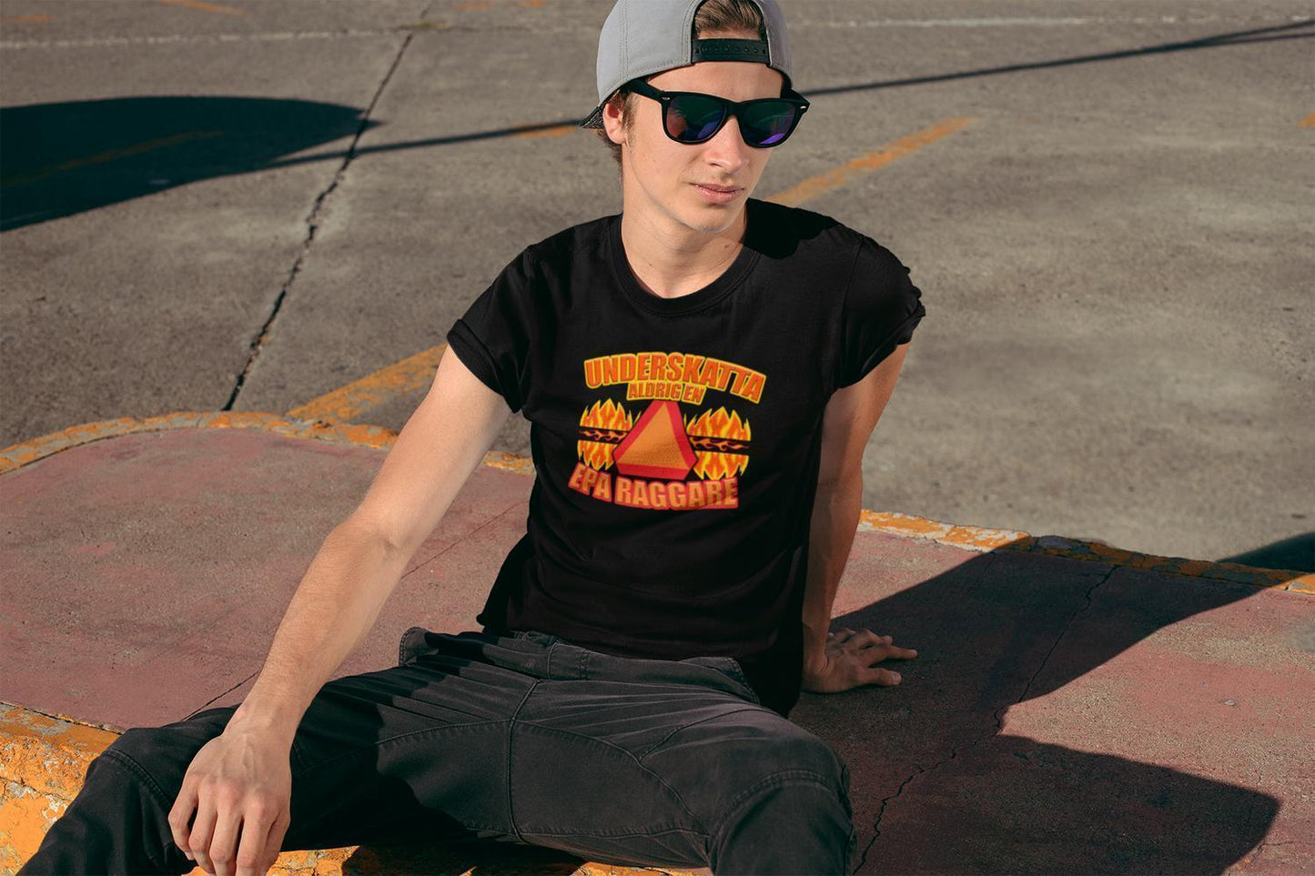 Underskatta aldrig en epa raggare svart t-shirt Eld design - Highstreet.se