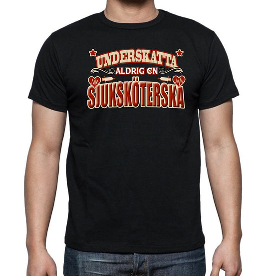 Yrkes Sjuksköterska T-shirt  - Underskatta aldrig en Sjuksköterska - Highstreet.se